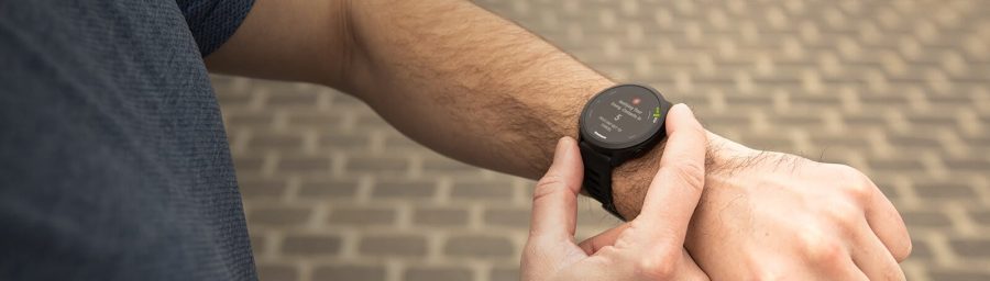 Умные часы Garmin Forerunner 55 аква
